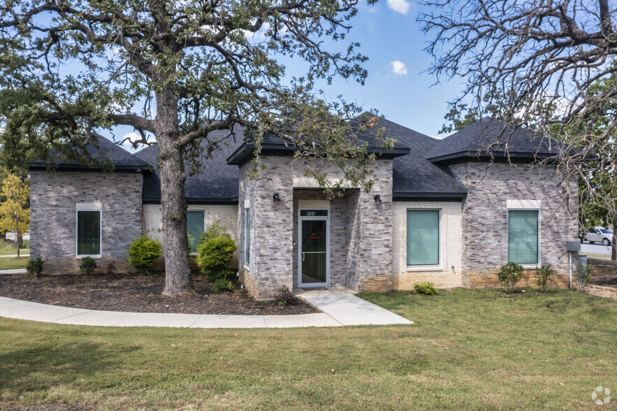 1762 Keller Pky, Keller, TX for lease - Primary Photo - Image 1 of 4