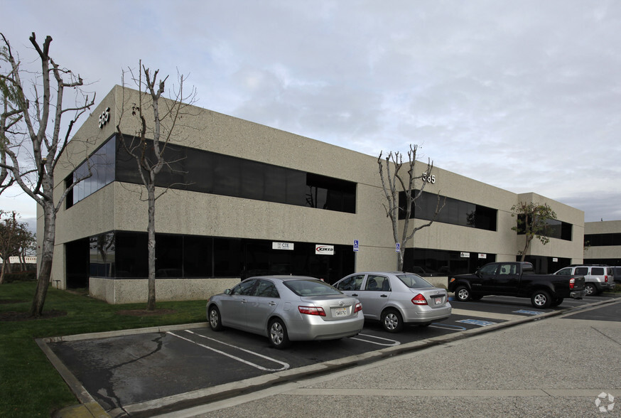 545-565 W Lambert Rd, Brea, CA for lease - Building Photo - Image 3 of 14