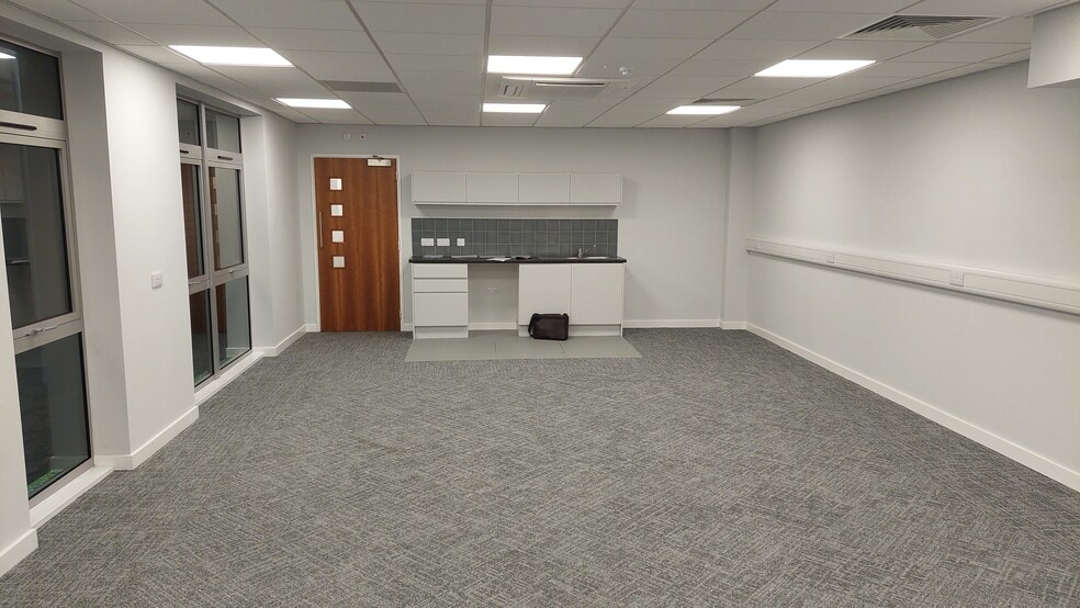 15 Brynhyfryd Rd, Port Talbot for lease - Building Photo - Image 3 of 4