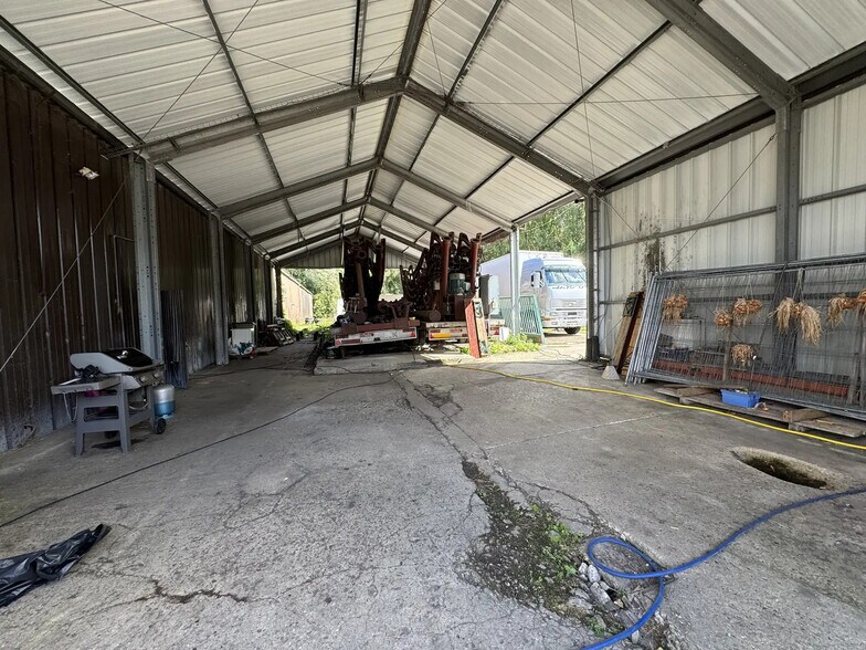 Flex in Verberie for sale - Building Photo - Image 1 of 9