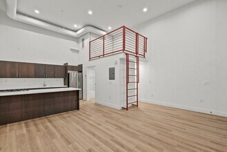 5617 Klump Ave, North Hollywood, CA for lease Interior Photo- Image 2 of 11
