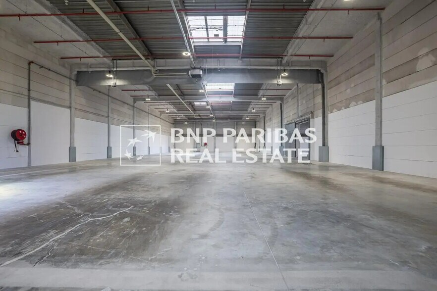 Flex in Rosny-sous-Bois for lease - Interior Photo - Image 3 of 10