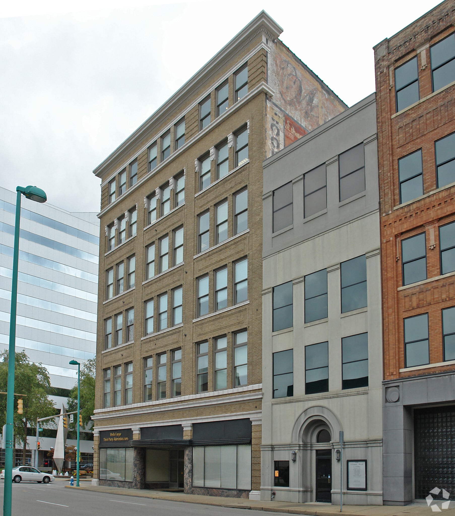 600602 Virginia St E, Charleston, WV 25301 Woodrum's