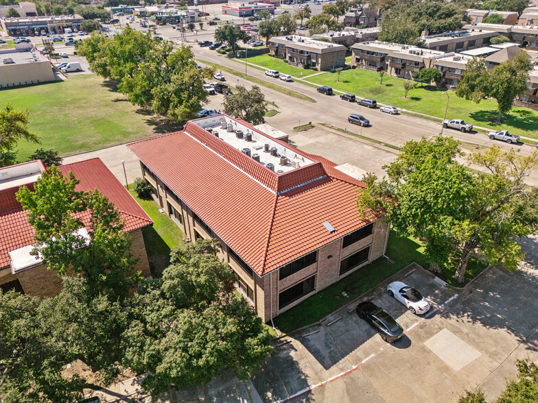 901 Waterfall Way, Richardson, TX for sale - Building Photo - Image 3 of 19