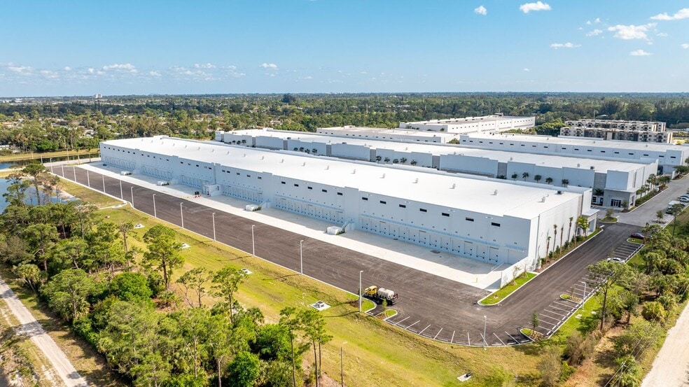 6017 Southern Blvd, West Palm Beach, FL for lease - Building Photo - Image 3 of 8