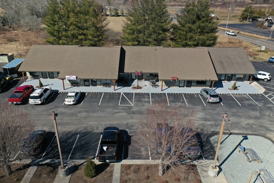 102 High Country Sq, Banner Elk, NC for lease - Building Photo - Image 2 of 13