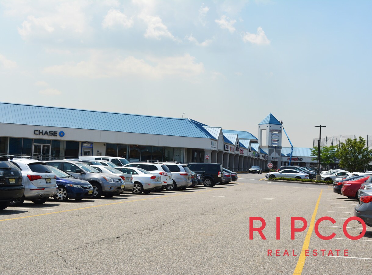 725 River Rd, Edgewater, NJ, 07020 Retail Space For Lease