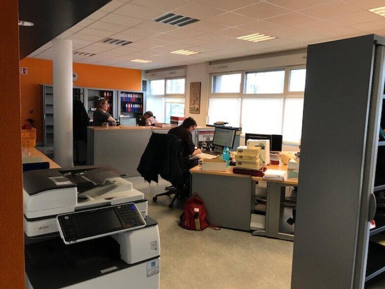 Office in Saint-Dizier for lease - Interior Photo - Image 3 of 3