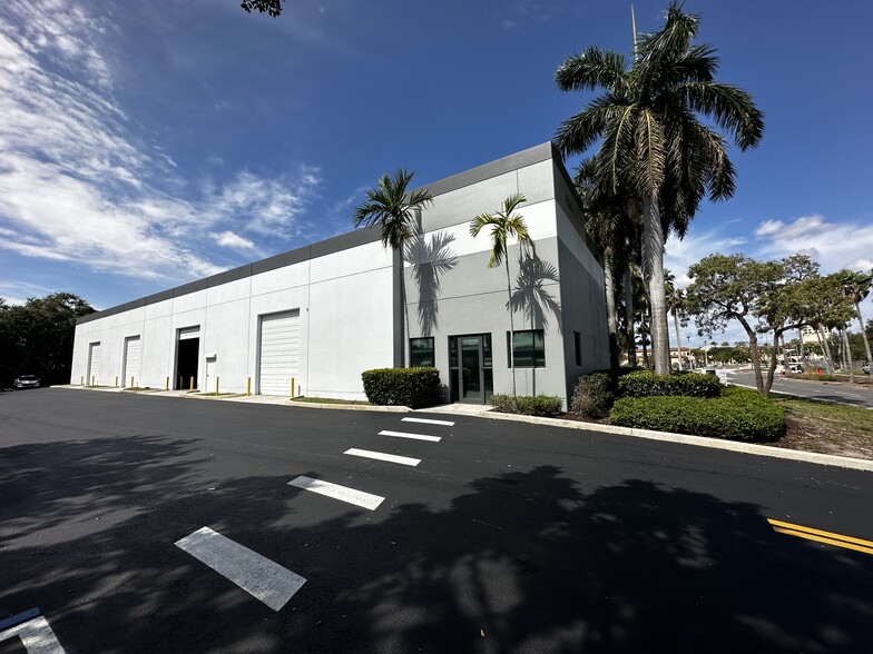 4935 Park Ridge Blvd, Boynton Beach, FL for lease - Building Photo - Image 1 of 12
