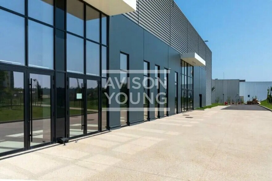 Flex in Sucy-en-Brie for lease - Building Photo - Image 2 of 9