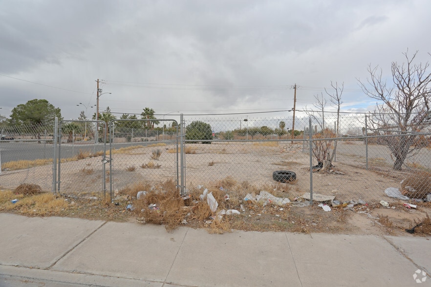 510 Oxford Ave, North Las Vegas, NV for sale - Building Photo - Image 2 of 3