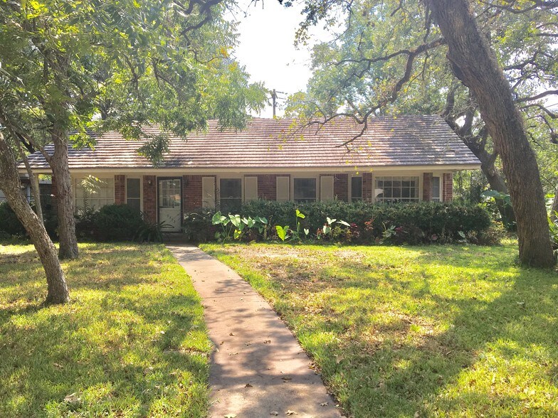 9753 Westview Dr, Houston, TX 77055