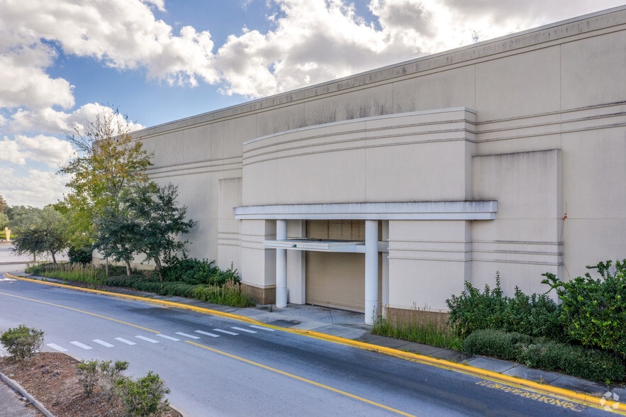 1700 Oviedo Mall Blvd, Oviedo, FL for lease - Primary Photo - Image 3 of 9