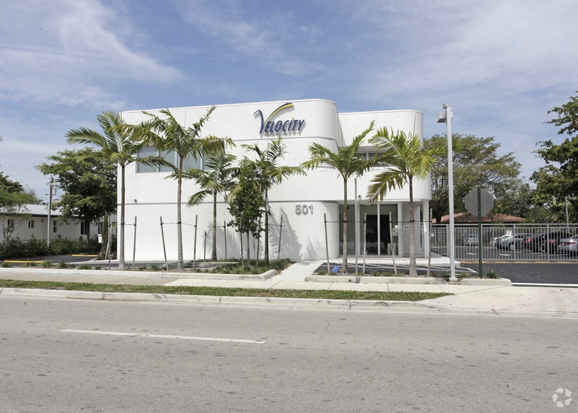 501 SE 12th St, Fort Lauderdale, FL for lease - Building Photo - Image 3 of 11