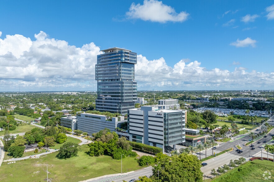 21550 Biscayne Blvd, Aventura, FL for lease - Aerial - Image 2 of 36