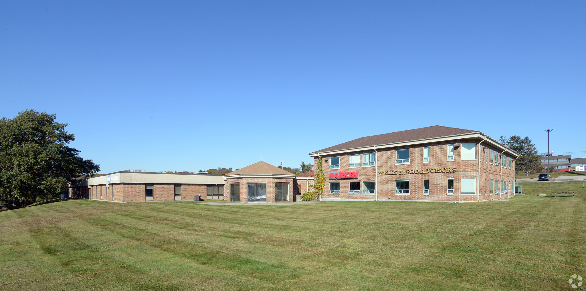 23 Johnny Cake Hill Rd, Middletown, RI for sale Primary Photo- Image 1 of 1