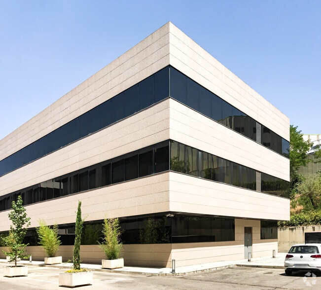 Office in San Sebastián de los Reyes, Madrid for sale - Building Photo - Image 2 of 2