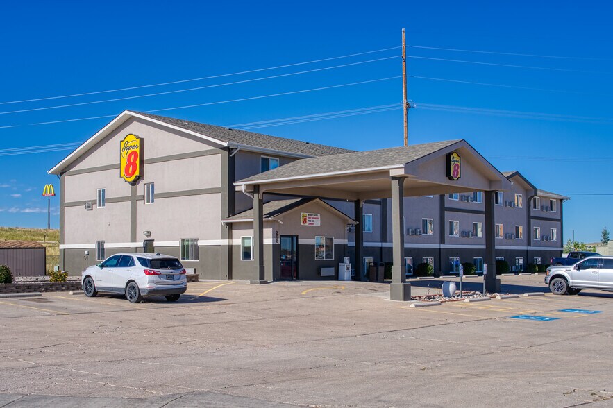 208 Decker Ct, Gillette, WY for sale - Building Photo - Image 1 of 1