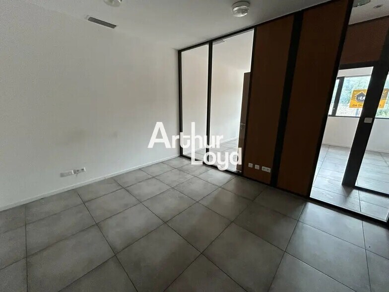 Office in Draguignan for lease - Building Photo - Image 2 of 4