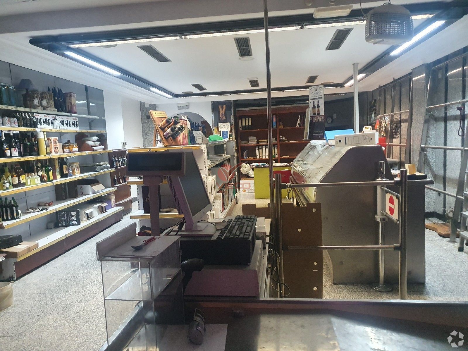 Retail in Cuenca, Cuenca for lease Interior Photo- Image 1 of 4
