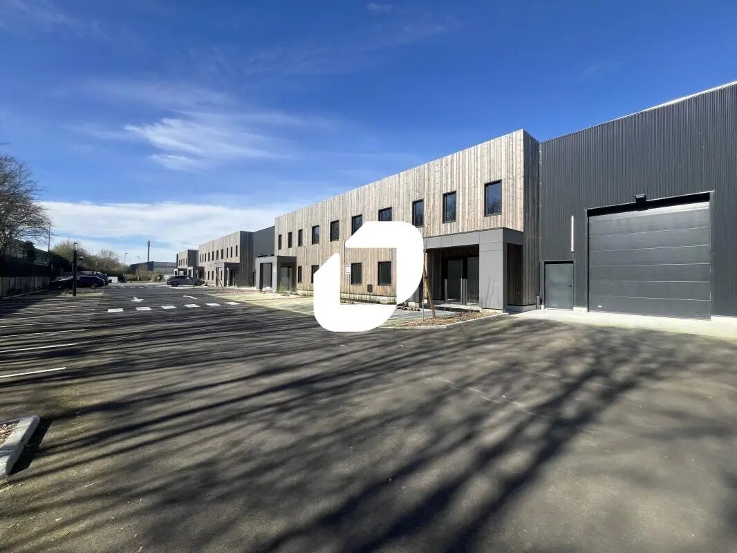 Office in Wambrechies for lease Building Photo- Image 1 of 15