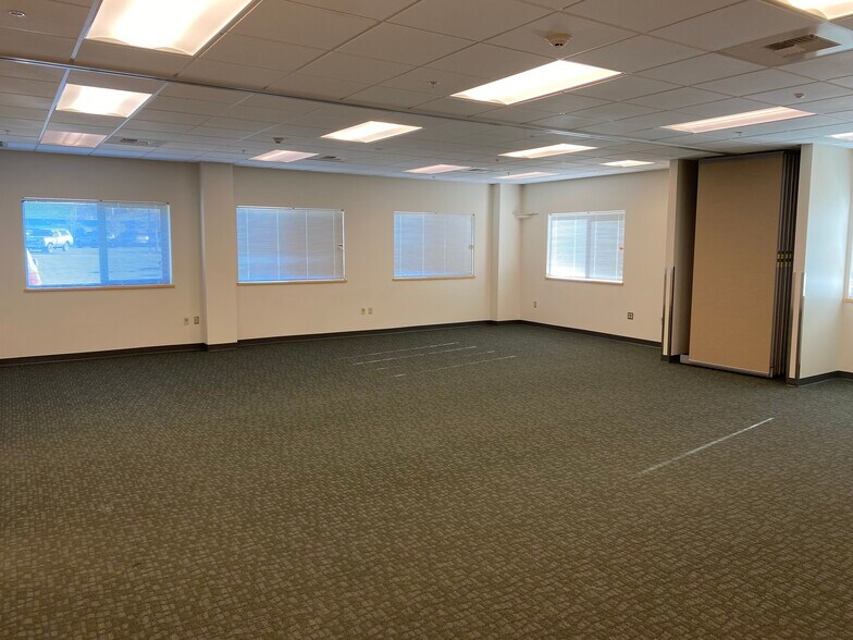 2220 W 18th St, Port Angeles, WA for sale - Interior Photo - Image 1 of 1