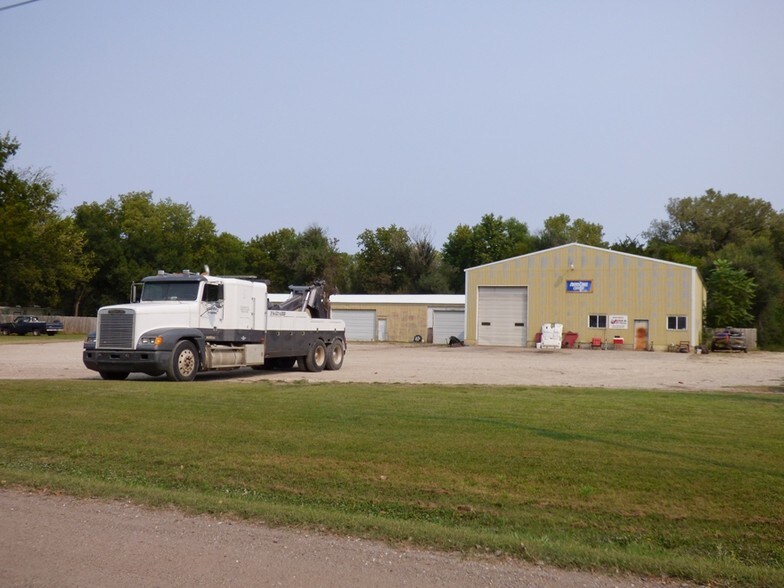 422 E Locust Ave, El Dorado, KS for sale - Primary Photo - Image 1 of 1