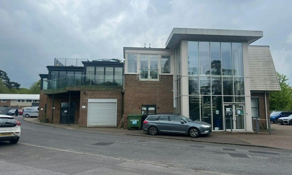 Imberhorne Ln, East Grinstead for sale - Building Photo - Image 1 of 1