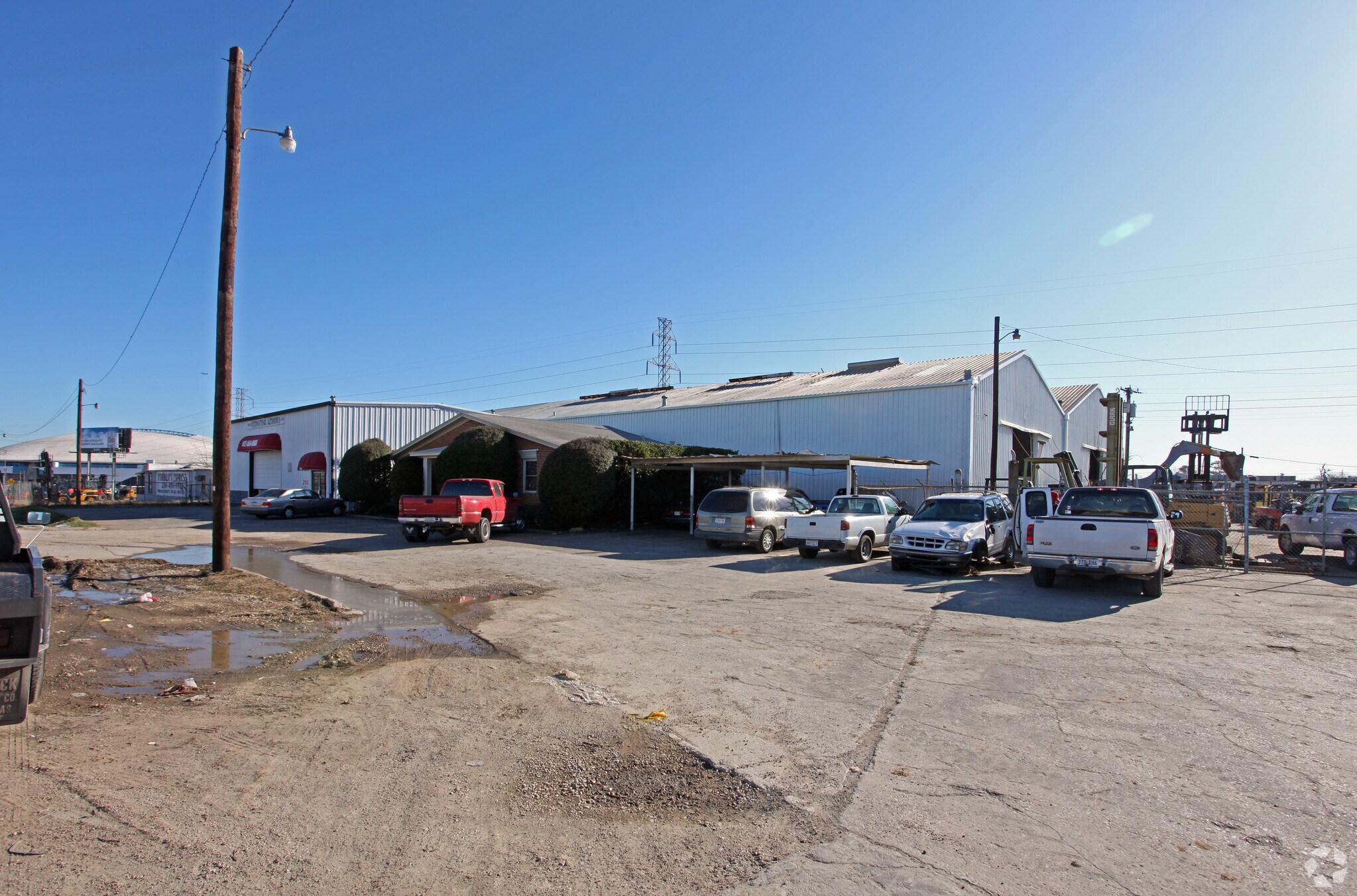 2100 N Loop 12, Irving, TX for sale Primary Photo- Image 1 of 1