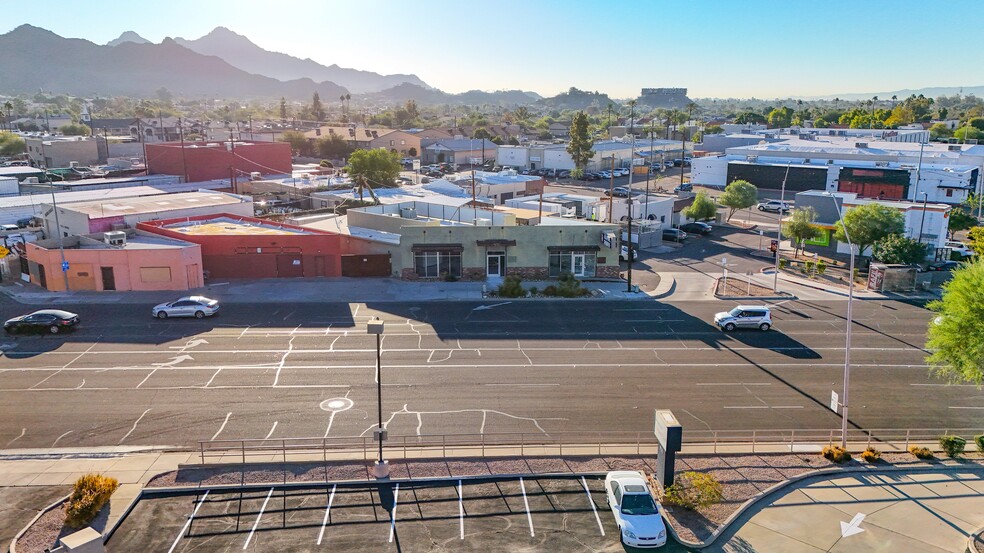 9017 N Cave Creek Rd, Phoenix, AZ for lease - Building Photo - Image 2 of 5