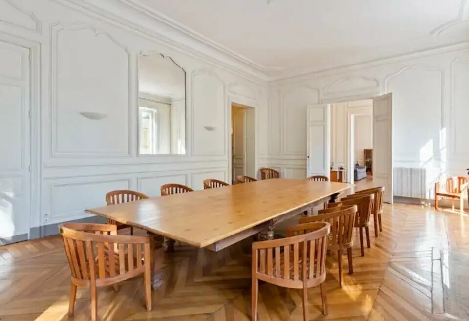 Office in Paris for lease Interior Photo- Image 1 of 6