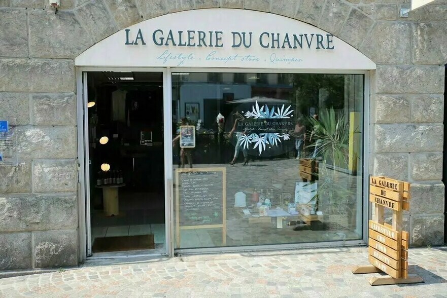 Retail in Quimper for lease - Building Photo - Image 1 of 4