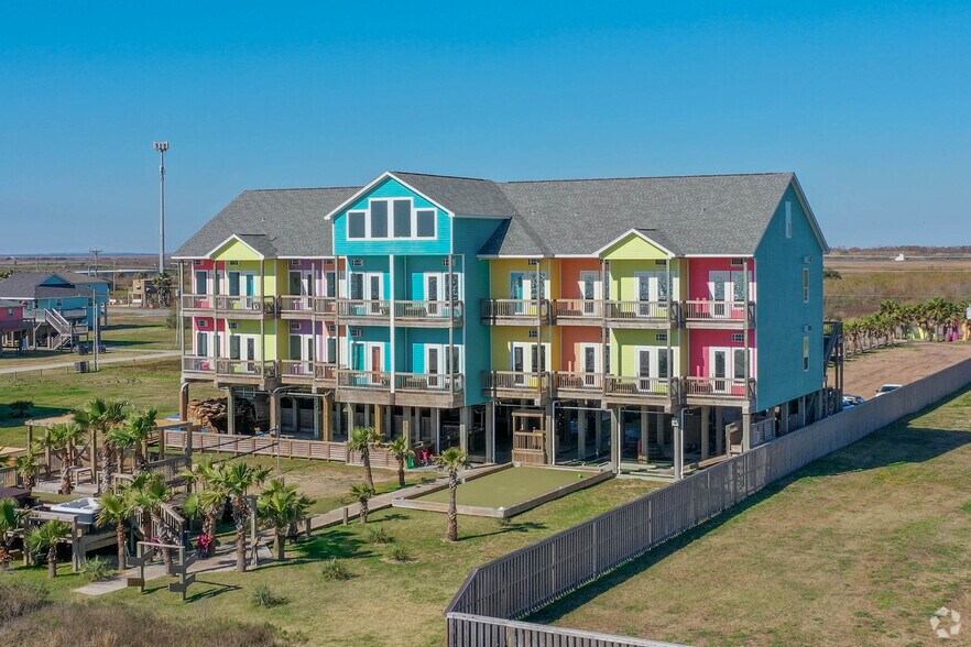 911 Barkley Bora St, Gilchrist, TX for sale - Primary Photo - Image 1 of 1