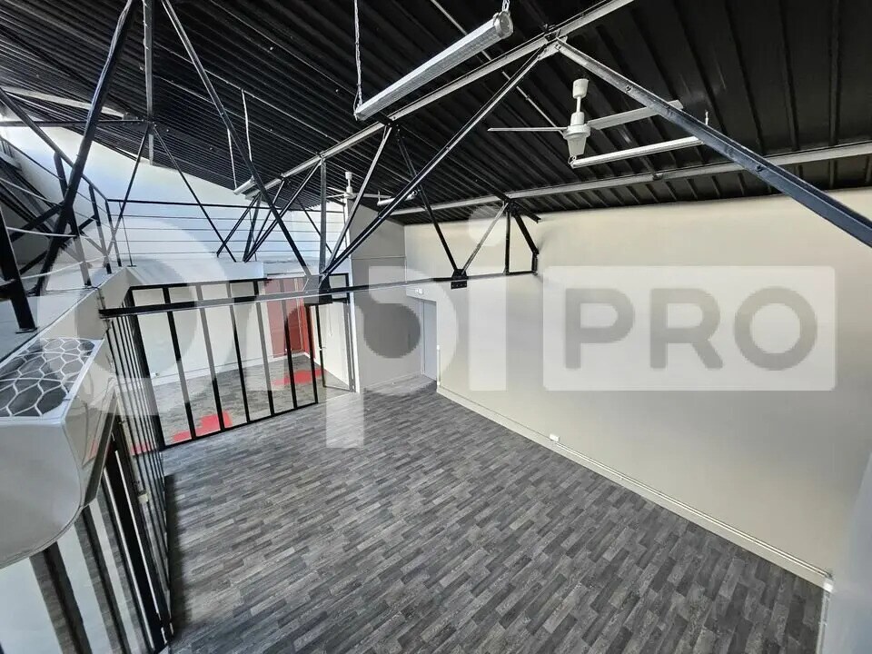 Location Bureaux 110 m² - Photo 1