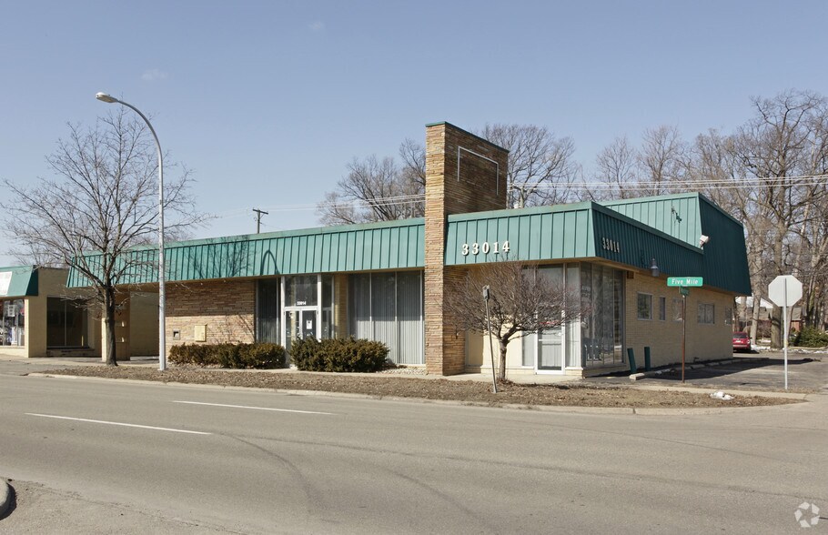 33014 5 Mile Rd, Livonia, MI 48154