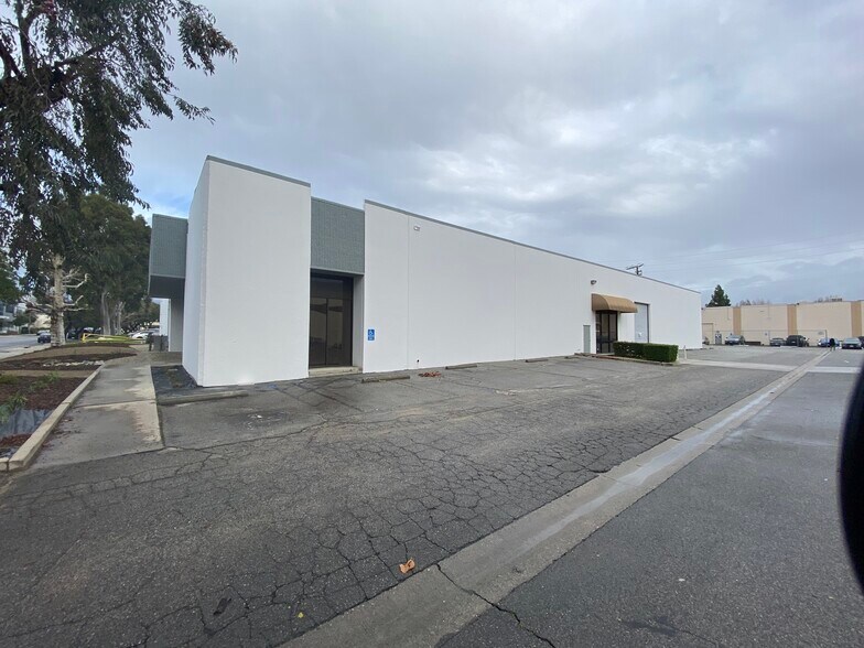 9000 Lurline Ave, Chatsworth, CA 91311 Industrial for Lease