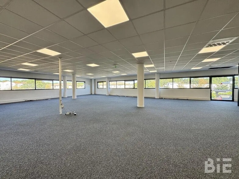 Office in Mérignac for lease - Interior Photo - Image 3 of 16