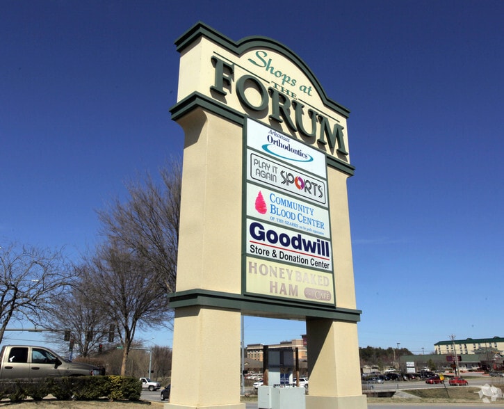 1400 SE Walton Blvd, Bentonville, AR for lease - Building Photo - Image 2 of 4