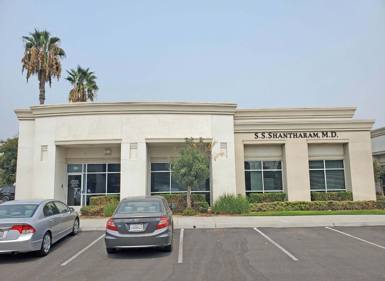 7065 N Maple Ave, Fresno, CA 93720