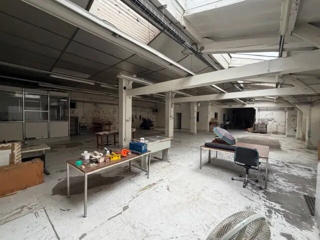 Retail in Paris for lease - Interior Photo - Image 2 of 5