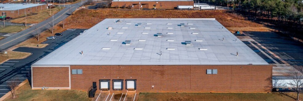 2823 Earlham Pl, High Point, NC for sale - Primary Photo - Image 1 of 1