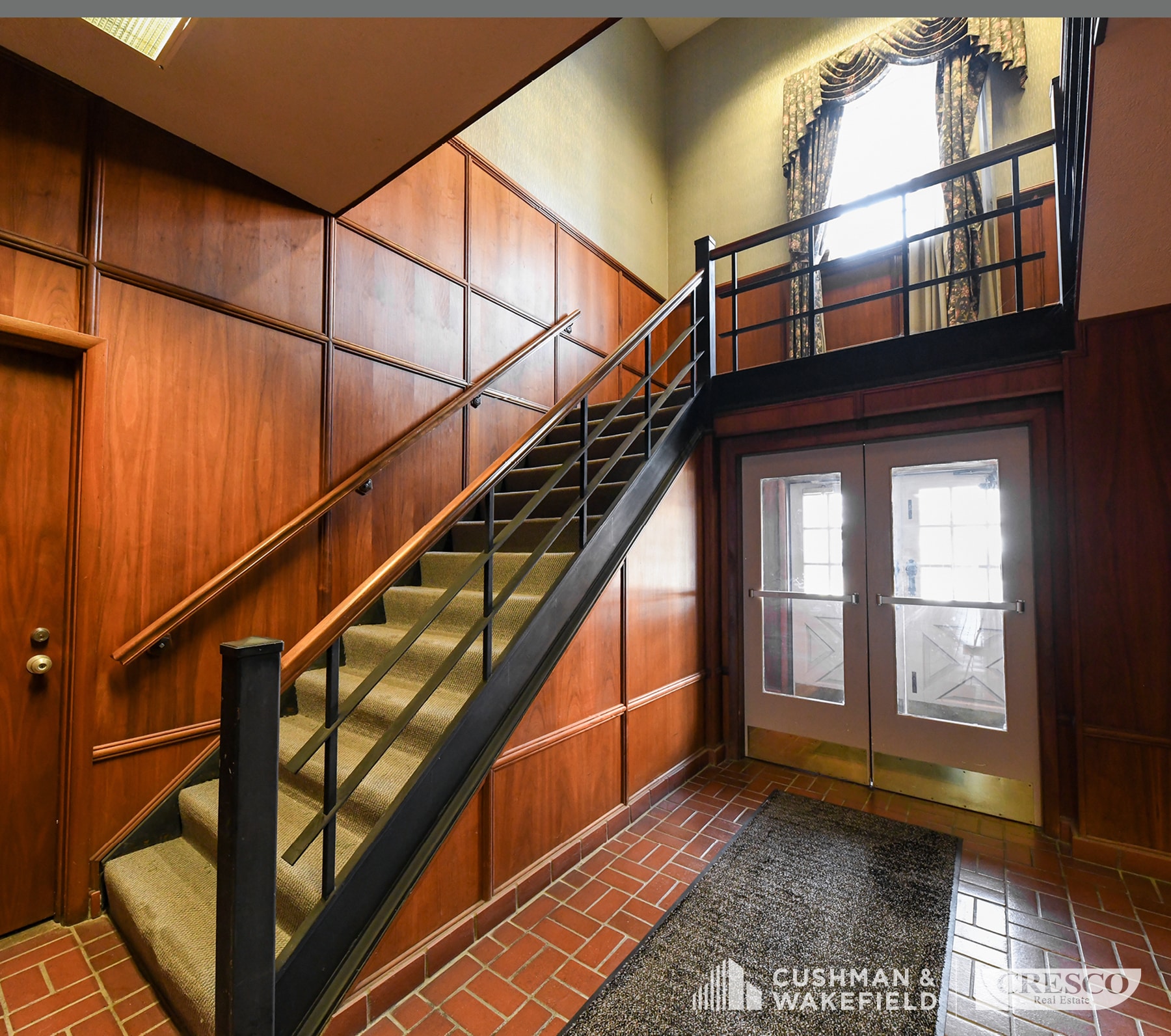 1495 Warren Rd, Lakewood, OH for lease Interior Photo- Image 1 of 5