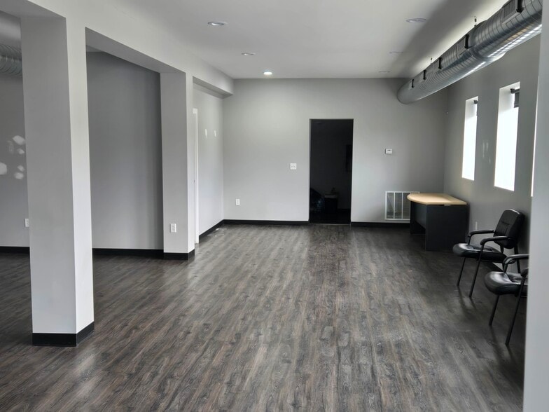 5150 Indianapolis Rd, Columbus, IN for lease - Building Photo - Image 2 of 4