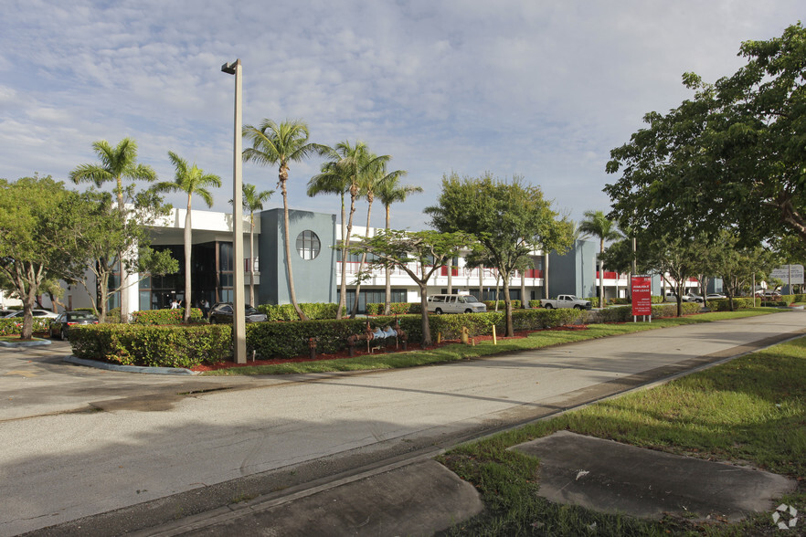 2939-2999 N Powerline Rd, Pompano Beach, FL for lease - Building Photo - Image 3 of 22