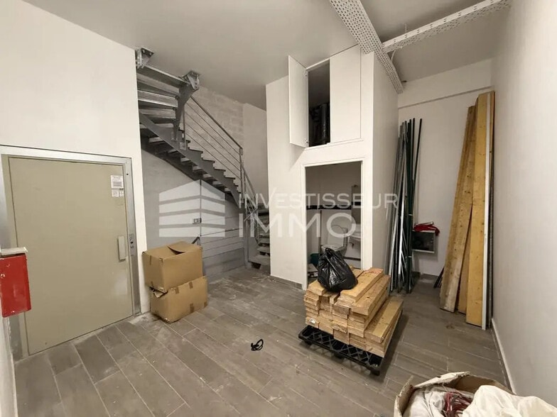 Retail in Tremblay-en-France for lease - Interior Photo - Image 2 of 6