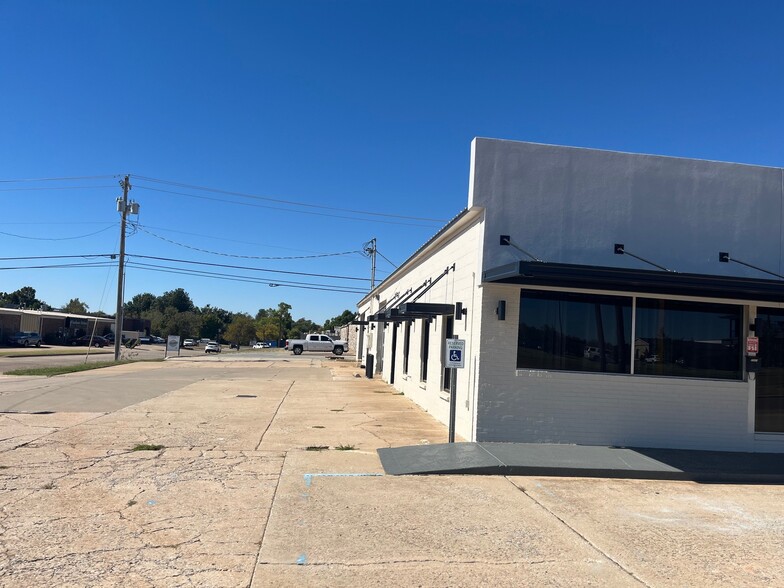 7301 N Classen Blvd, Oklahoma City, OK for lease - Building Photo - Image 2 of 11