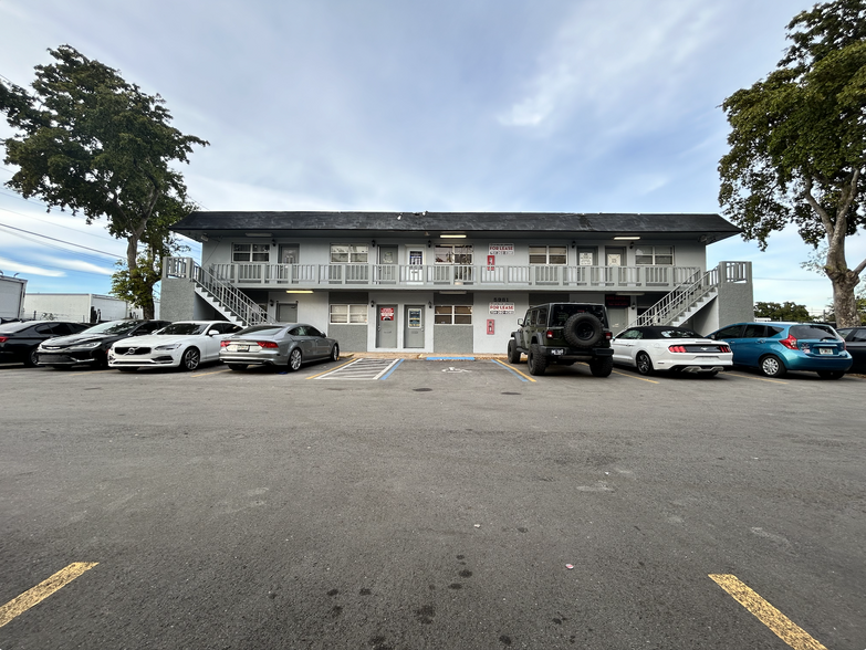 5981 Funston St, Hollywood, FL for lease - Building Photo - Image 1 of 12