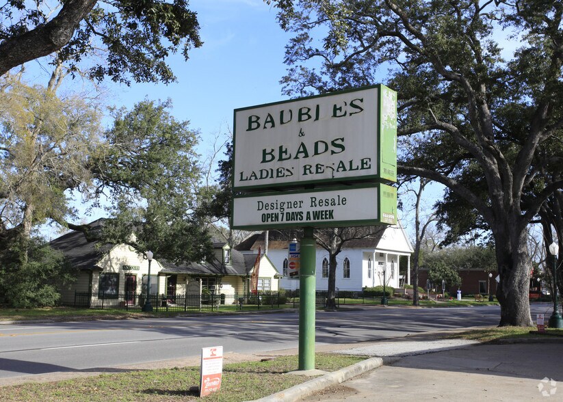 603 E Main St, League City, TX for lease - Building Photo - Image 3 of 3