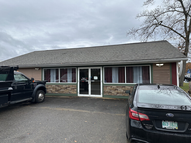 472 W Main St, Tilton, NH for lease - Building Photo - Image 1 of 1