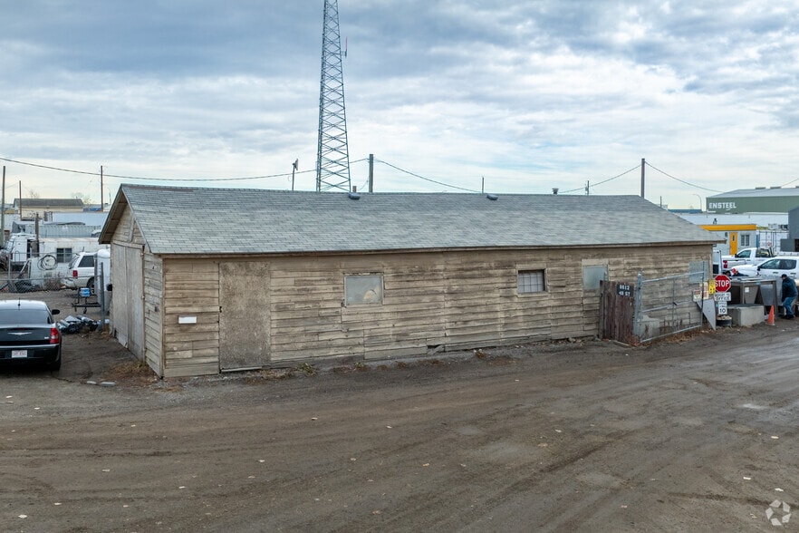 8612 48th St SE, Calgary, AB for lease - Building Photo - Image 2 of 3